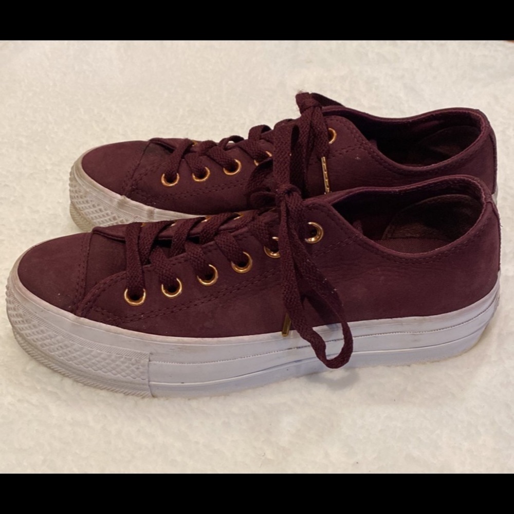Platform Converse Low Top Sneakers Burgundy with White Sole